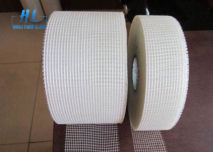 C Tape Mesh Self-Adhesive Serat Kaca 30% Lem 60g-65g/m2 Untuk Perbaikan Drywall Tanpa Jahit
