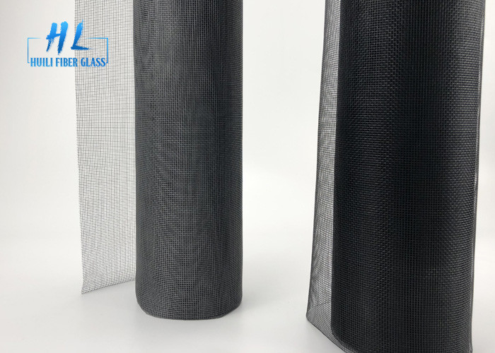 18*16 Fiberglass Black Fly Screen Netting Mudah Menginstal Berbagai Ukuran Hook Tutup tahan UV