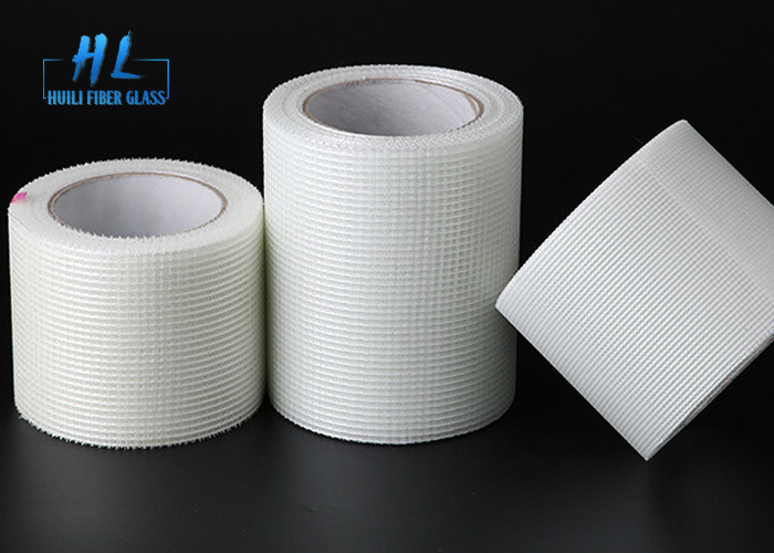 75g 4 * 4 1,6 m lebar Fiberglass Mesh C - Benang Kaca Untuk Dukungan Marmer